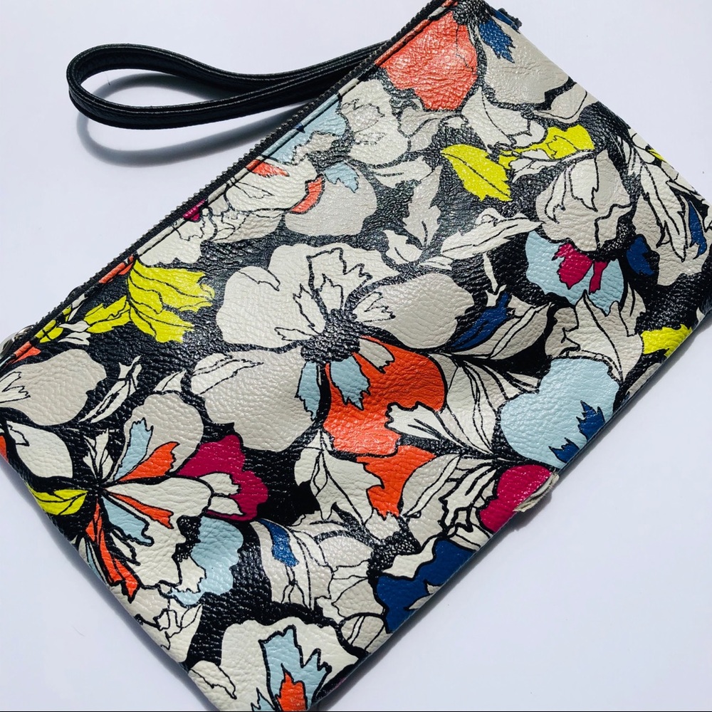 Nine West floral print wristlet